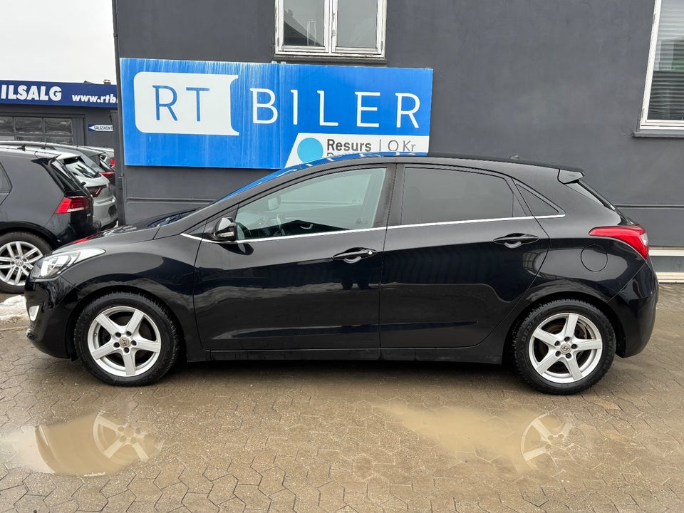 Hyundai i30 1,6 CRDi 110 EM-Edition 5d