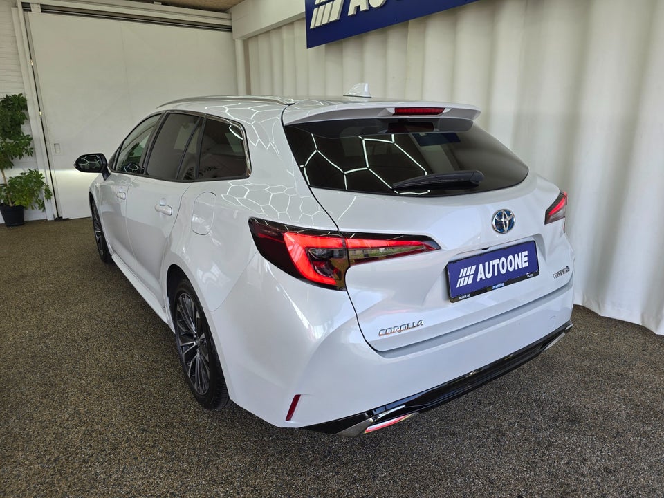 Toyota Corolla 1,8 Hybrid Style Touring Sports e-CVT 5d