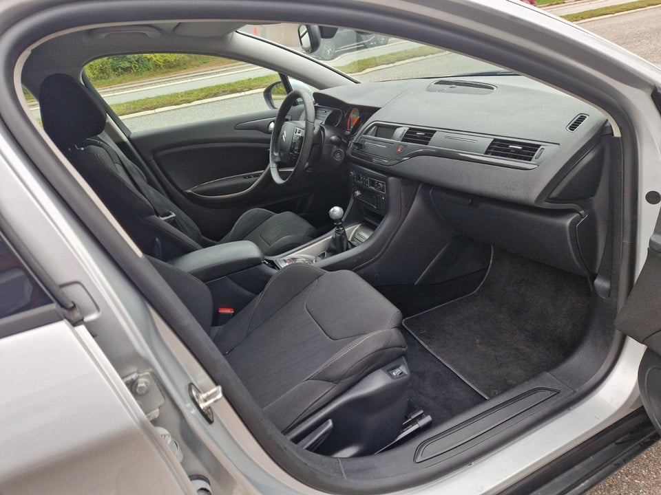 Citroën C5 2,0 HDi 140 Comfort Tourer 5d