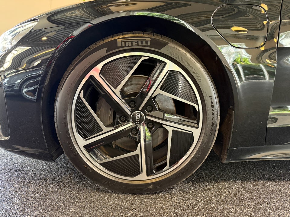 Audi e-tron GT quattro 4d