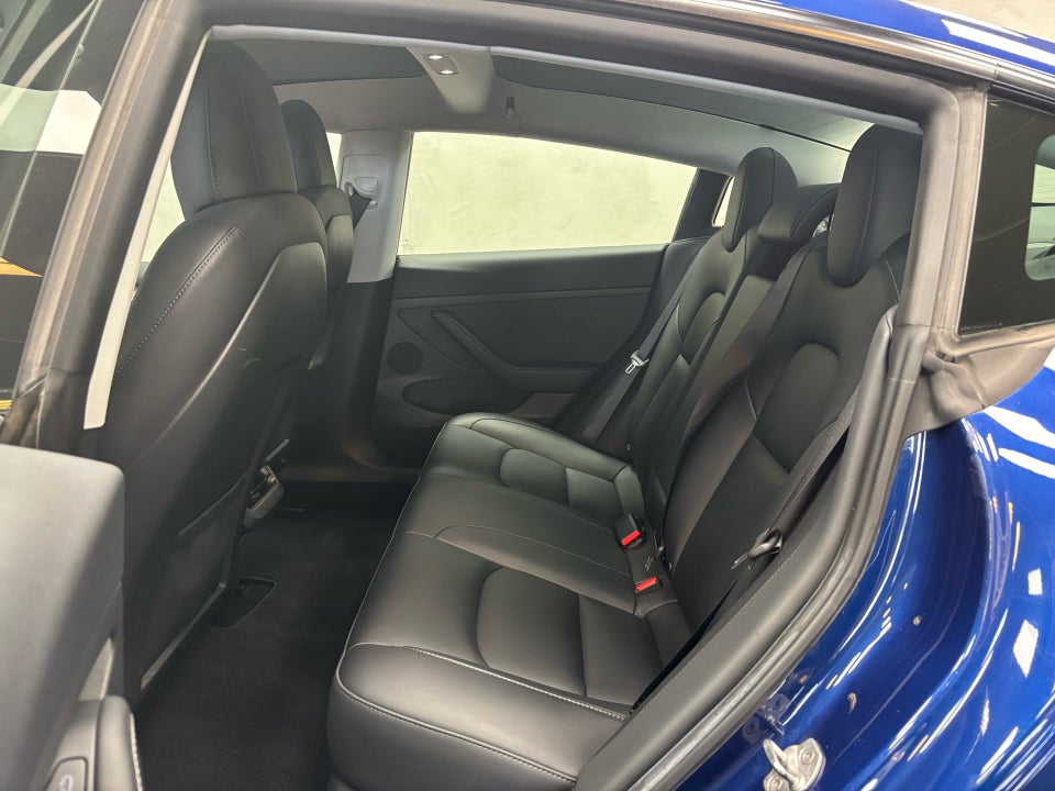 Tesla Model 3 RWD 4d