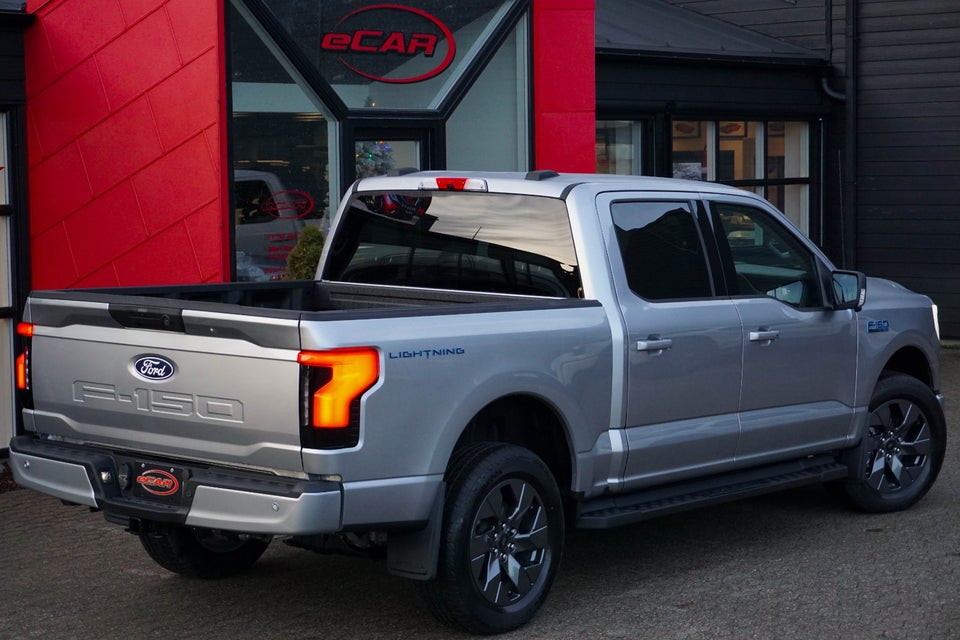 Ford F-150 123 Lightning Flash Extended Range 4d