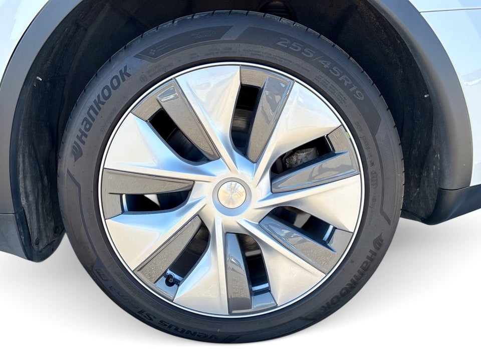 Tesla Model Y Long Range AWD 5d