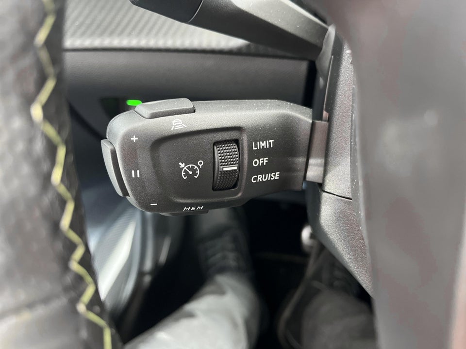 Peugeot e-208 54 GT Pack 5d