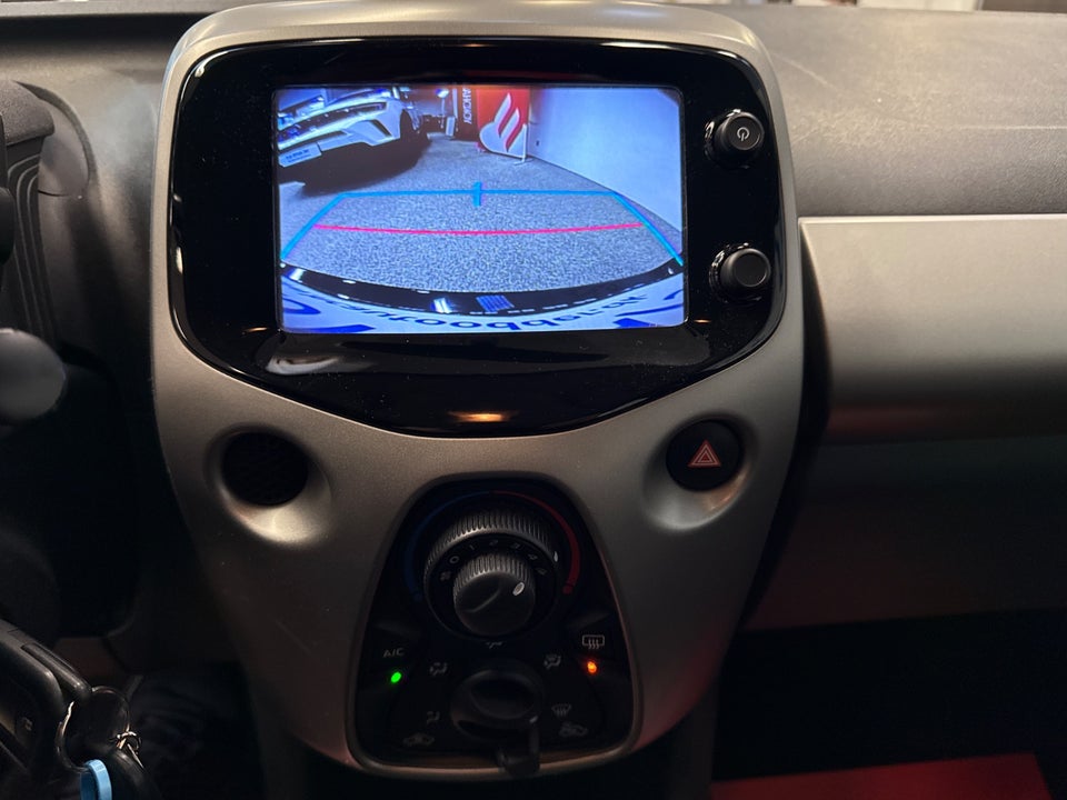 Toyota Aygo 1,0 VVT-i x-play x-shift 5d