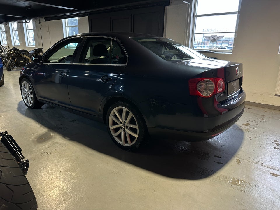 VW Jetta 1,4 TSi 140 Sportline 4d