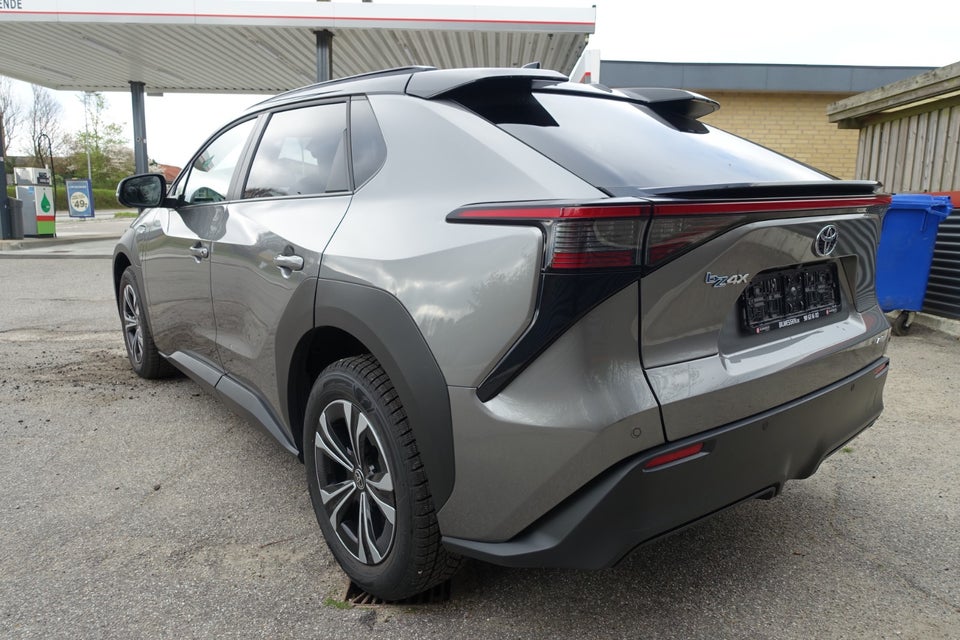 Toyota bZ4X Executive AWD 5d