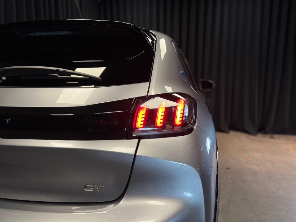 Peugeot e-208 50 GT 5d