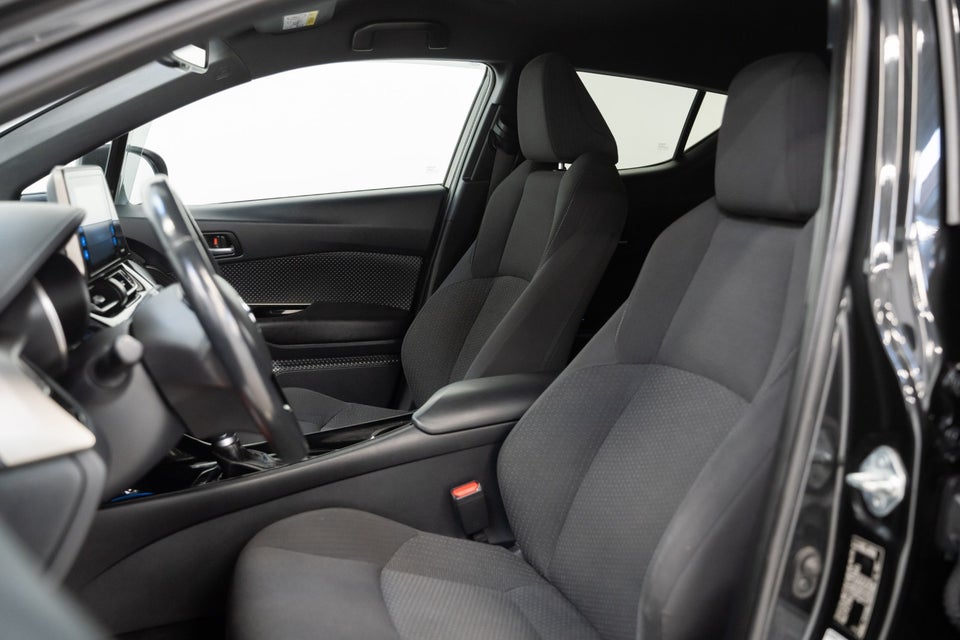 Toyota C-HR 1,8 Hybrid C-LUB Business CVT 5d
