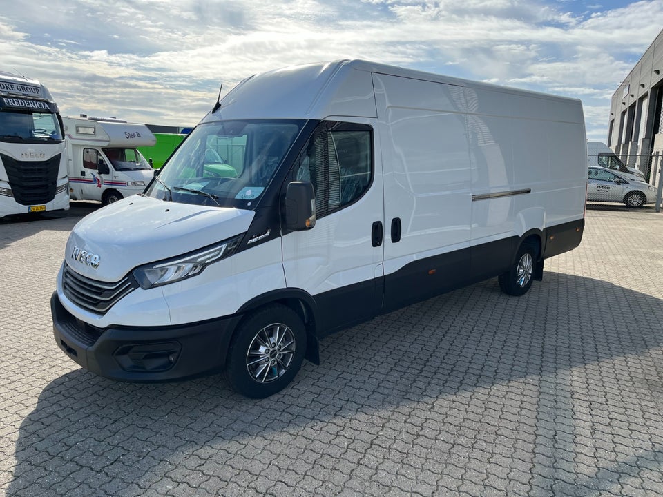 Iveco Daily 3,0 35S18 16m³ Van AG8