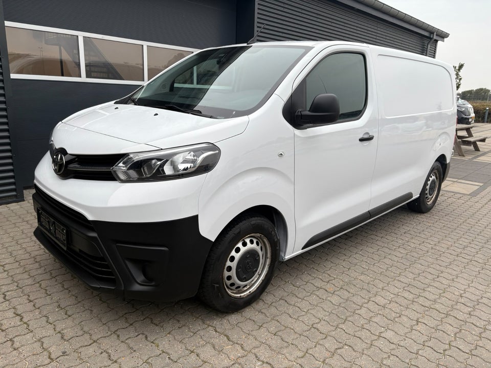 Toyota ProAce 1,5 D 120 Medium Comfort 5d