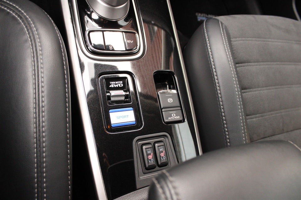 Mitsubishi Outlander 2,4 PHEV Intense CVT 4WD 5d