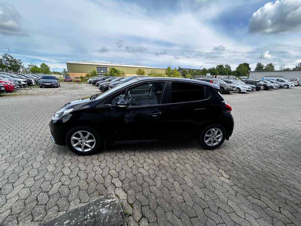 Peugeot 208 1,2 VTi 82 Strike 5d