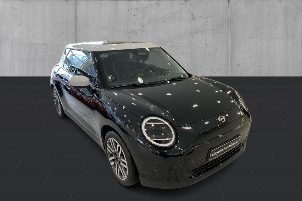 MINI Cooper SE Classic Trim 3d