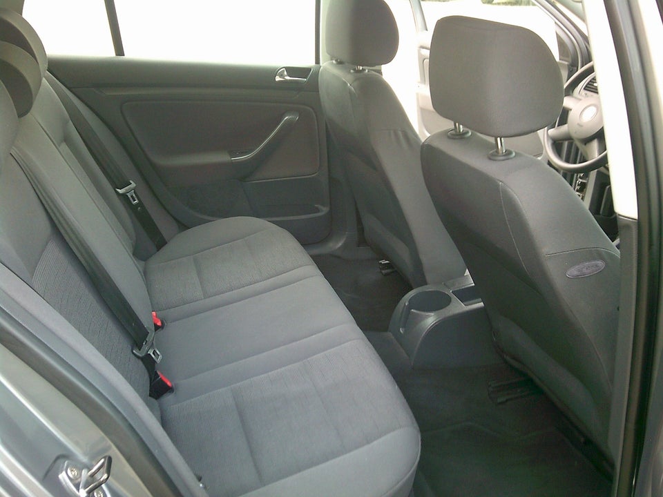 VW Golf V 1,6 FSi Comfortline 5d