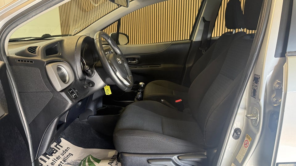 Toyota Yaris 1,3 VVT-i T1 5d