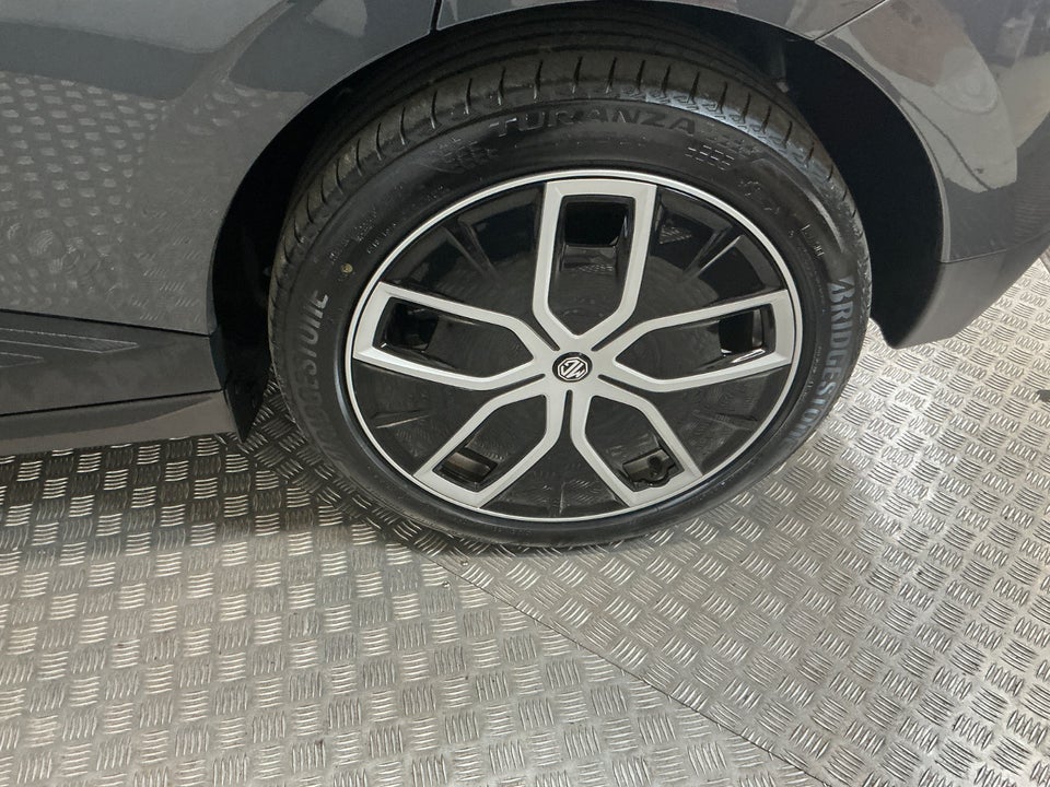 MG 4 77 Luxury Extended Range 5d