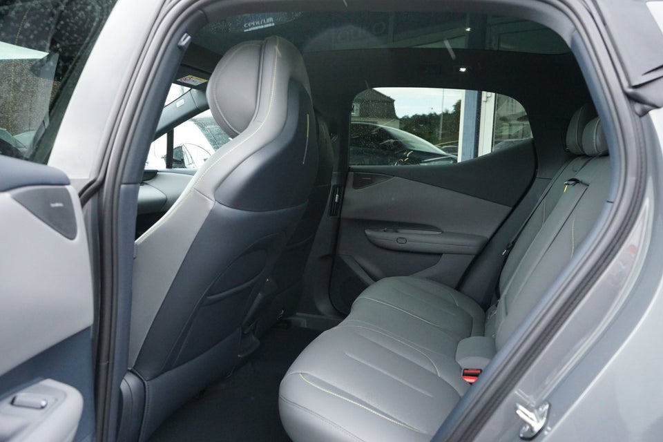 Lynk & Co 02 More 5d