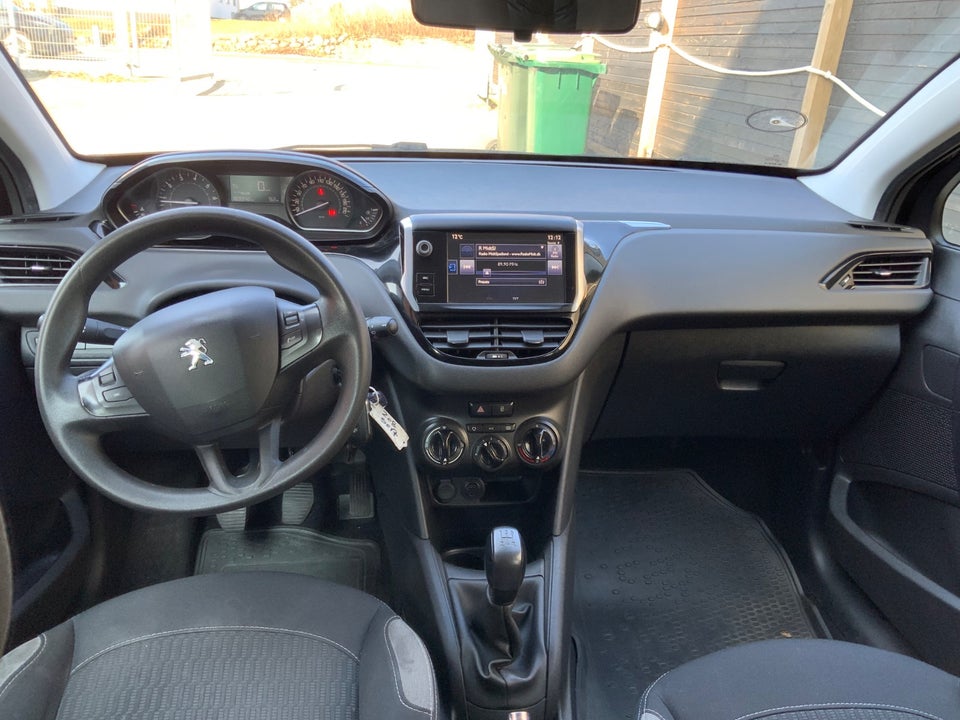 Peugeot 208 1,2 VTi Allure Sky 5d