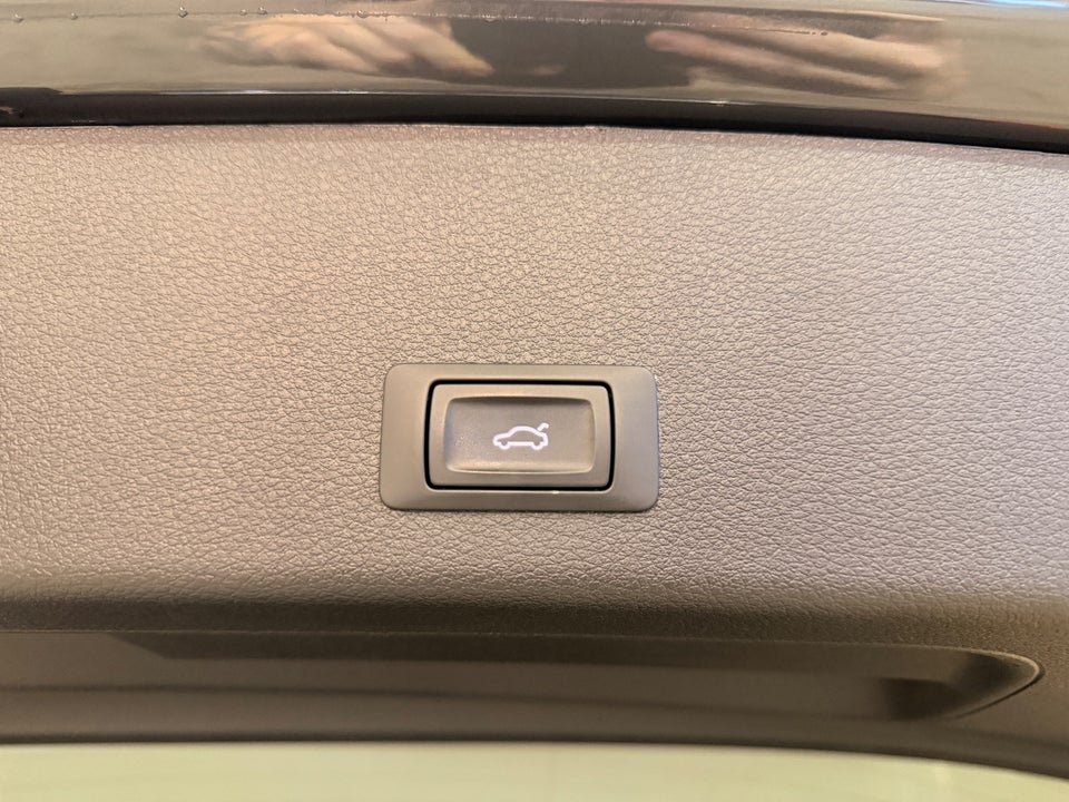 Audi Q8 e-tron 55 S-line quattro 5d