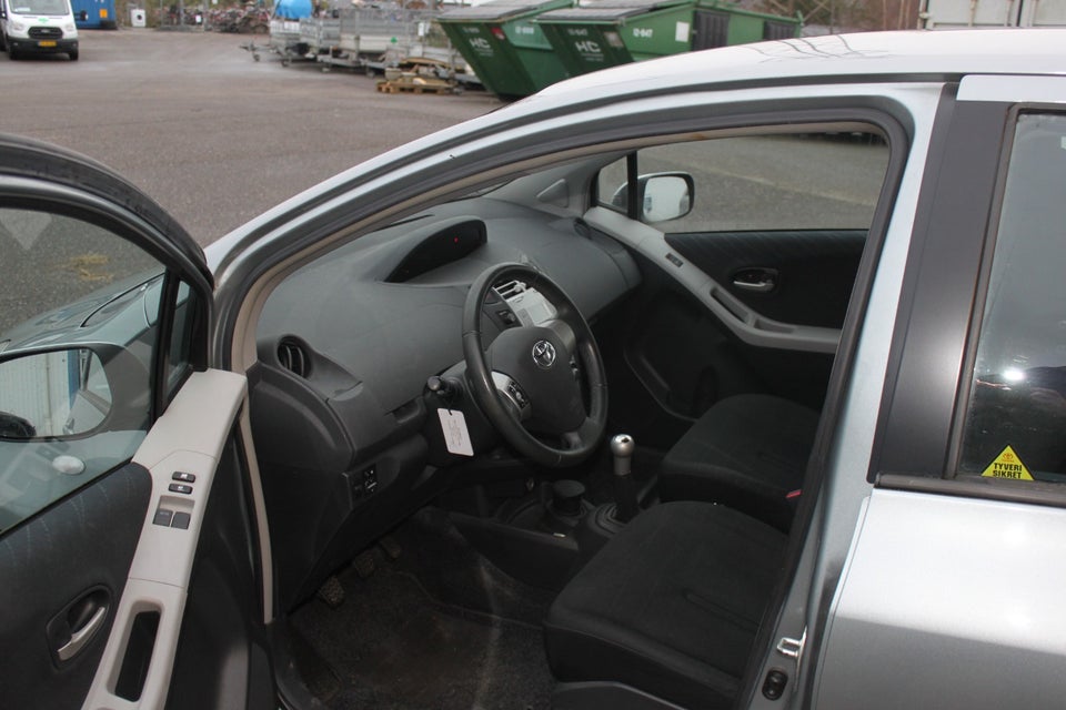 Toyota Yaris 1,3 Luna Sport 5d