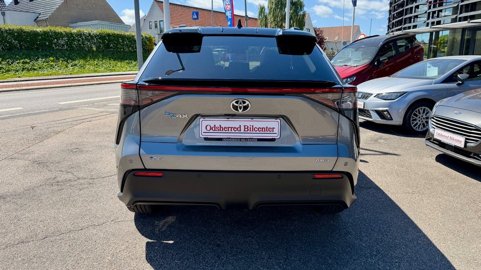 Toyota bZ4X 73 Lounge & Sky AWD 5d