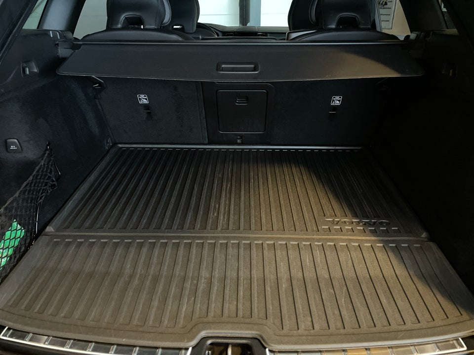 Volvo XC60 2,0 T6 ReCharge R-Design aut. AWD 5d