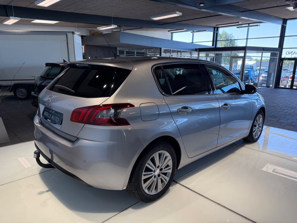 Peugeot 308 1,5 BlueHDi 130 Selection Sky 5d