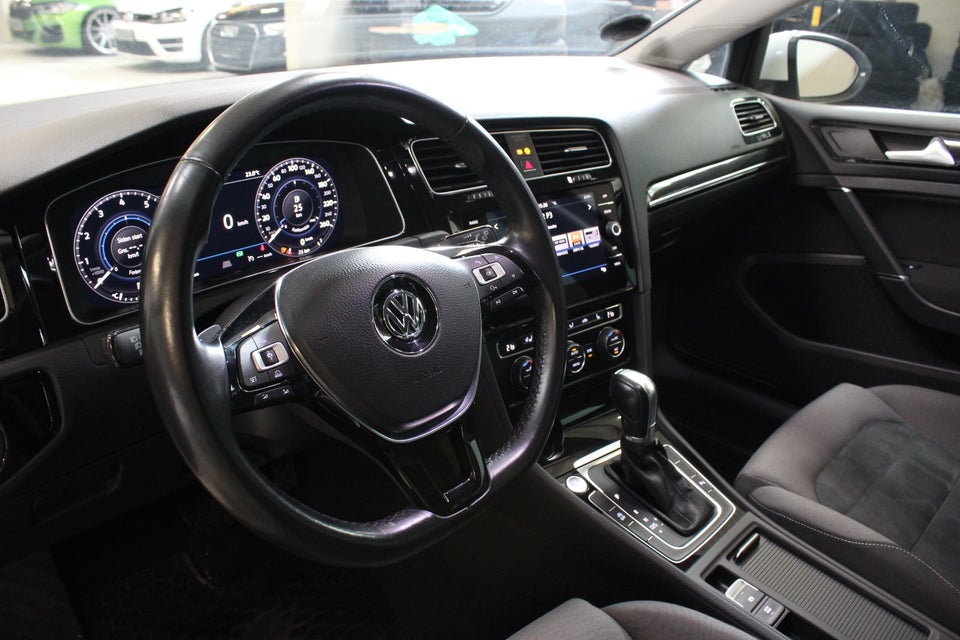 VW Golf VII 1,5 TSi 150 Highline Variant DSG 5d