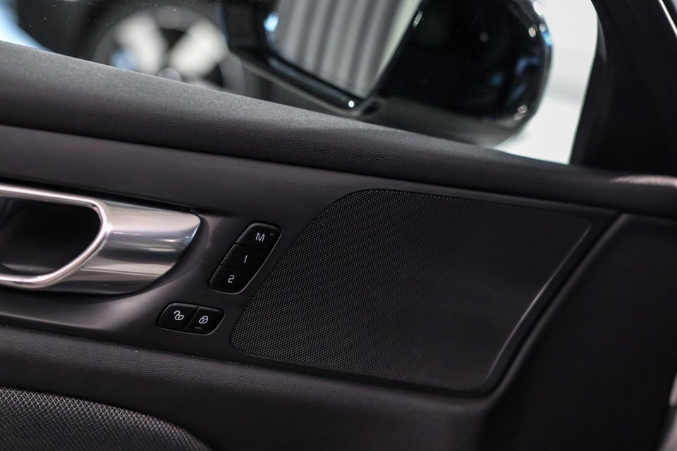 Volvo V60 2,0 T6 ReCharge R-Design aut. AWD 5d