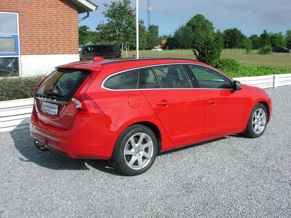 Volvo V60 2,0 D4 163 Momentum 5d