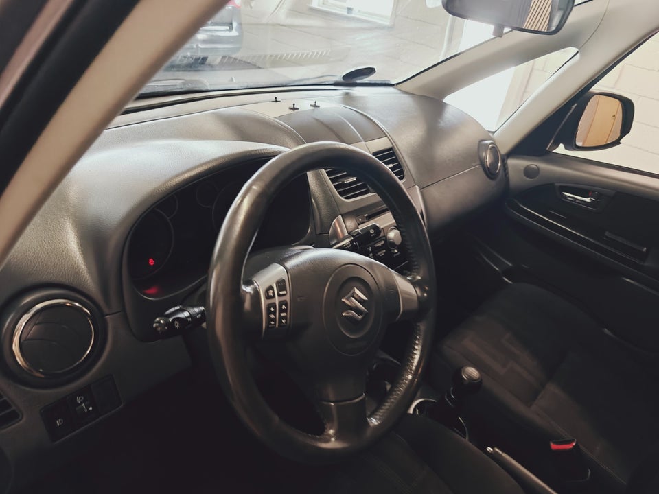 Suzuki SX4 1,6 GLX 4d