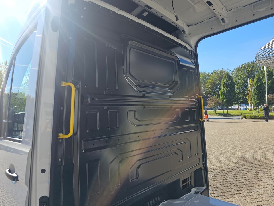 MAN TGE 2,0 3.160 Kassevogn L3H3 aut. RWD