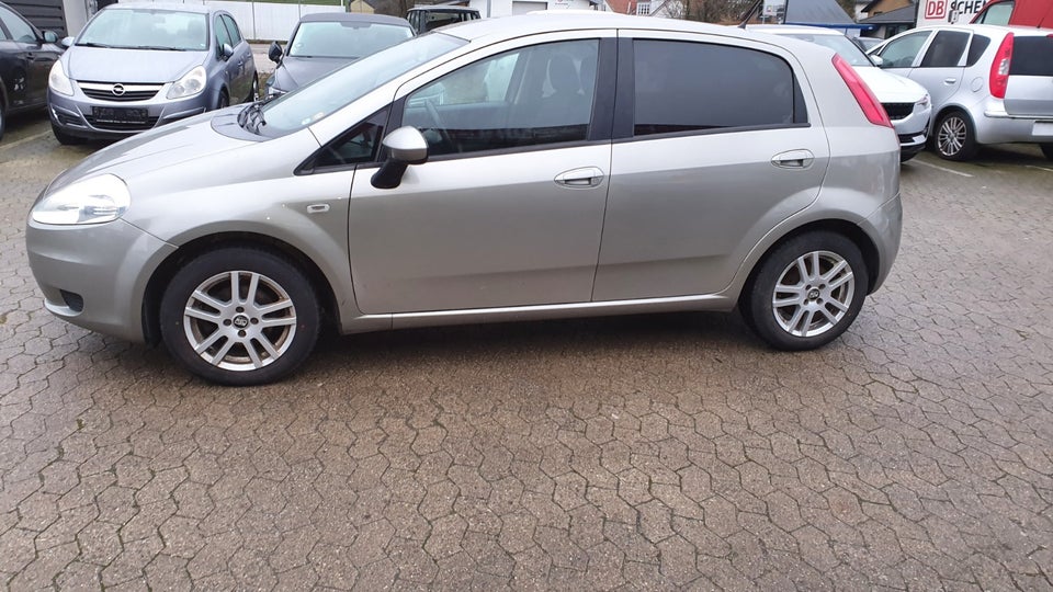 Fiat Grande Punto 1,3 JTD 75 Dynamic 5d