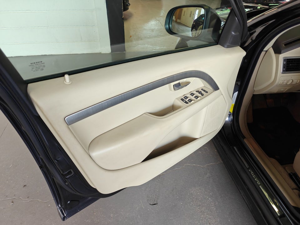 Volvo V70 2,5 T Momentum 5d
