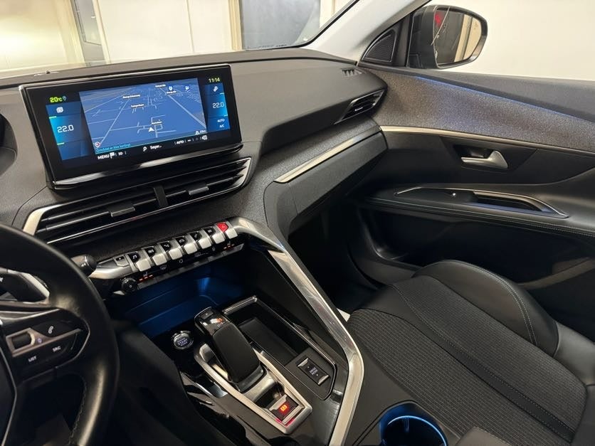 Peugeot 3008 1,6 Hybrid First Selection EAT8 5d