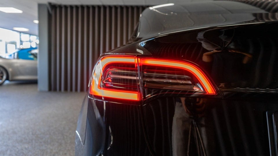 Tesla Model 3 Long Range AWD 4d