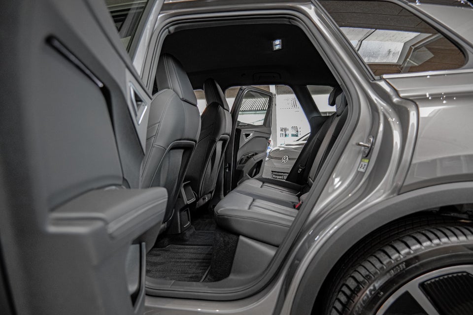 Audi Q4 e-tron 45 S-line quattro 5d