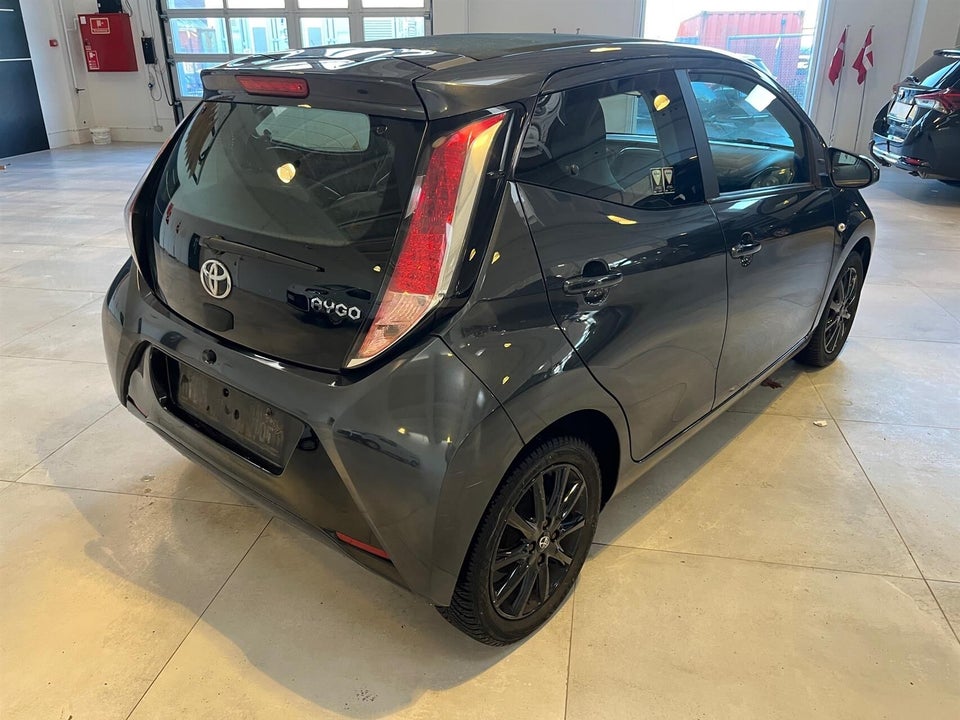 Toyota Aygo 1,0 VVT-i x-wave Sky 5d