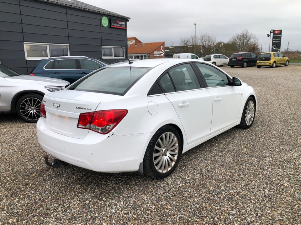 Chevrolet Cruze 1,8 LS 4d