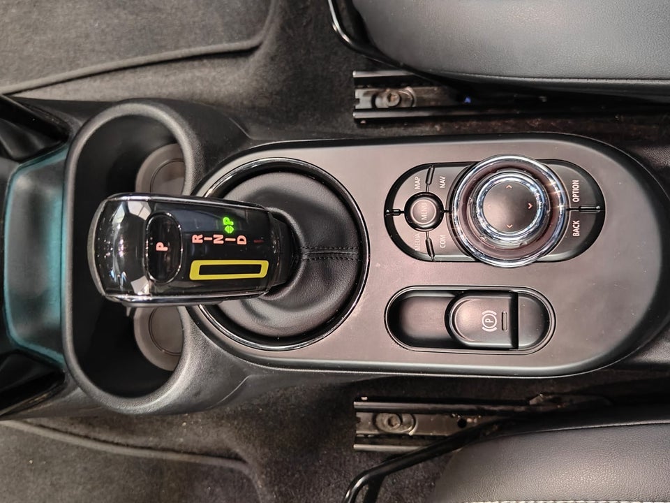 MINI Cooper SE Essential 3d