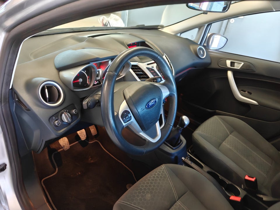 Ford Fiesta 1,4 Titanium 5d