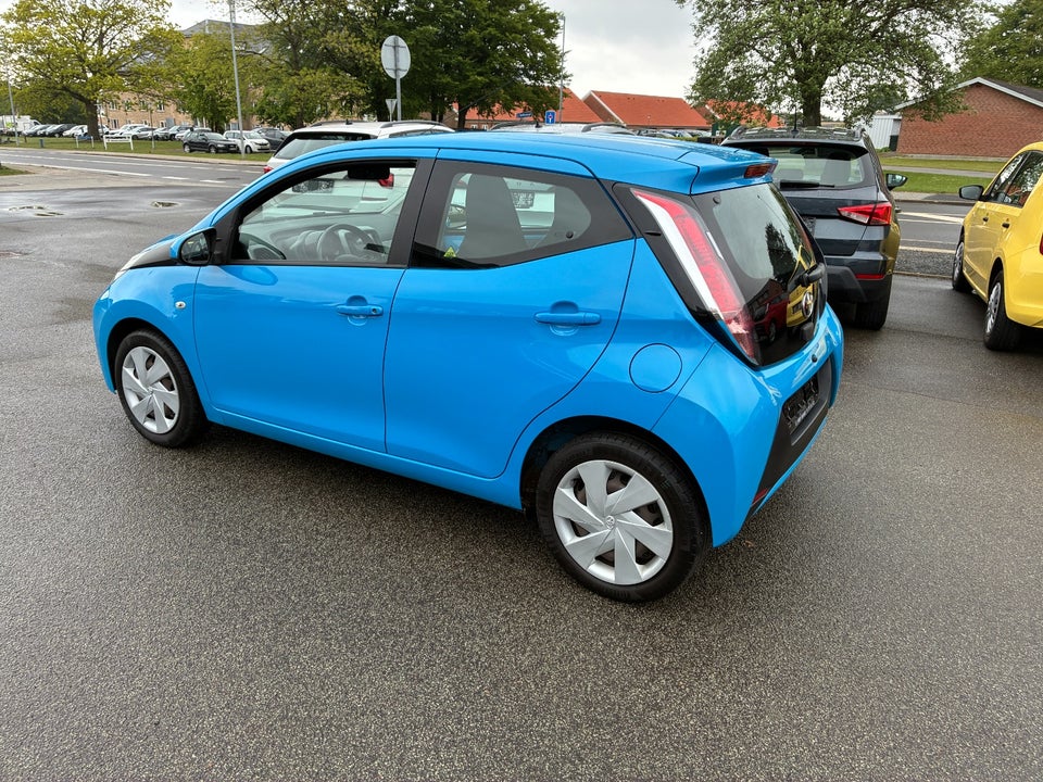 Toyota Aygo 1,0 VVT-i x-play 5d
