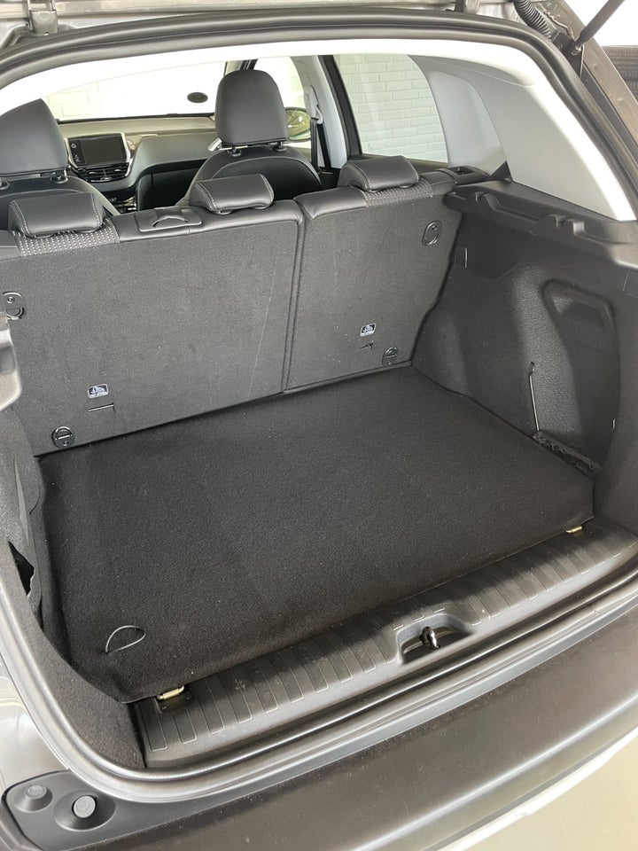 Peugeot 2008 1,2 PureTech 110 Prestige Sky 5d