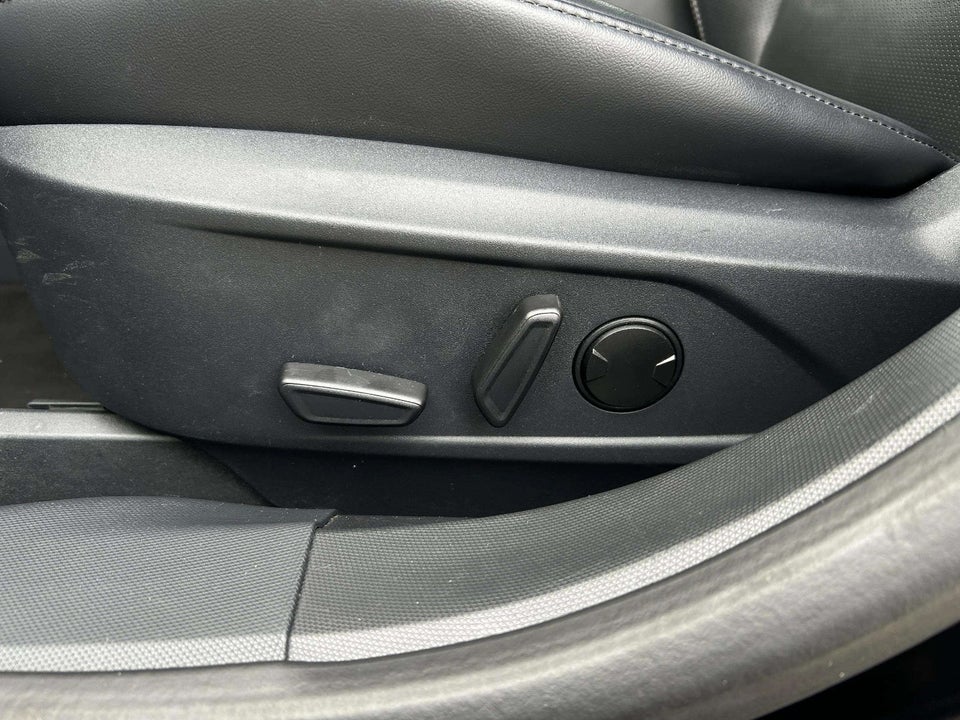 Ford Mustang Mach-E 68 Standard Range 5d