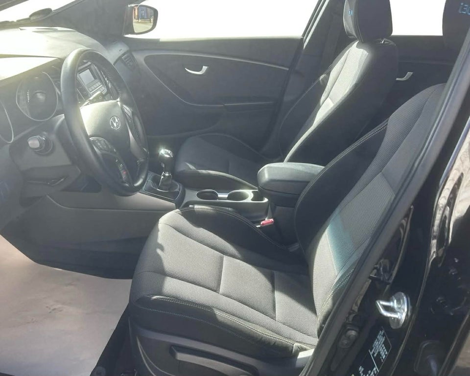 Hyundai i30 1,6 CRDi 110 EM-Edition 5d
