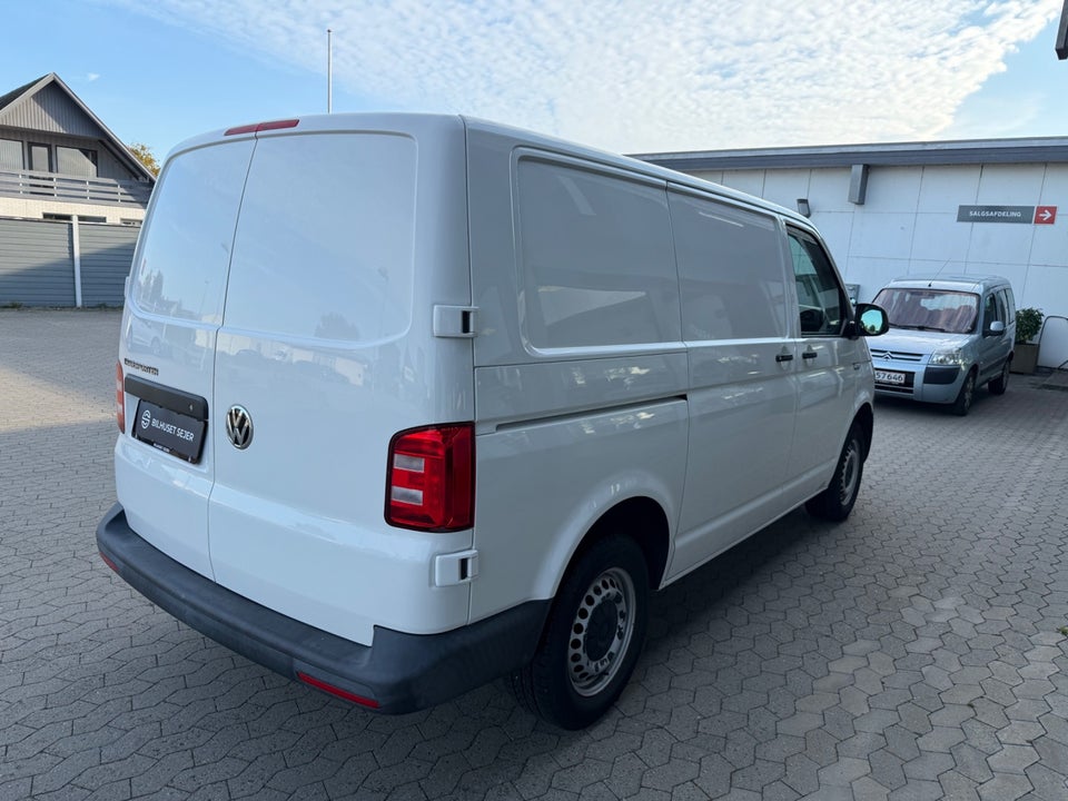 VW Transporter 2,0 TDi 102 Kassevogn kort