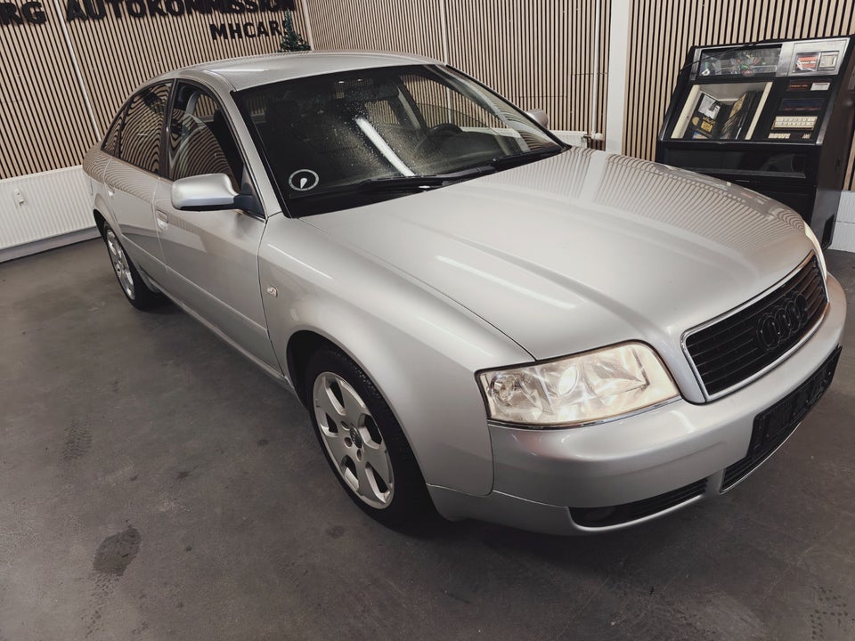 Audi A6 2,4 V6 4d