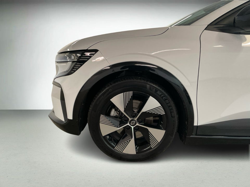 Renault Megane E-Tech 40 Equilibre 5d