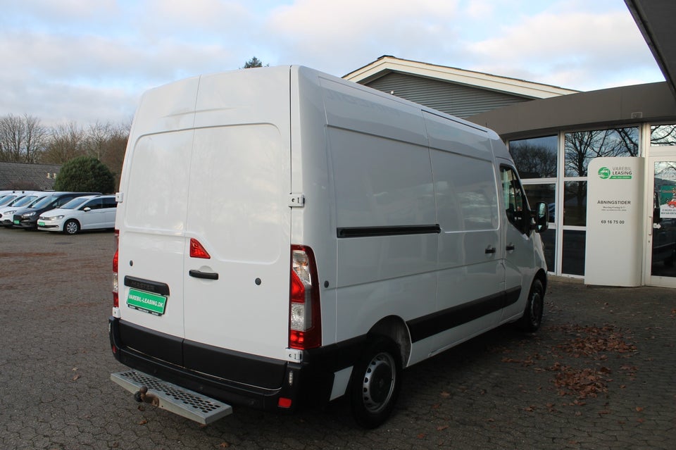 Renault Master III T35 2,3 dCi 145 L2H2 Kassevogn